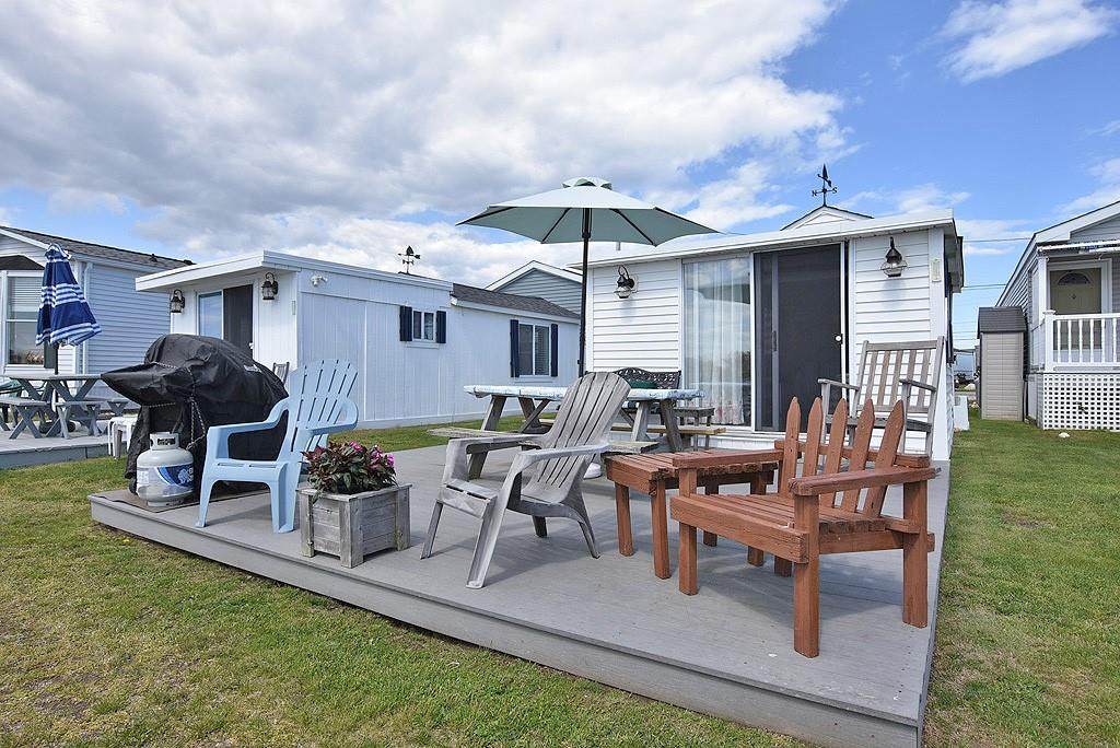 689 Succotash Road - Photo 1