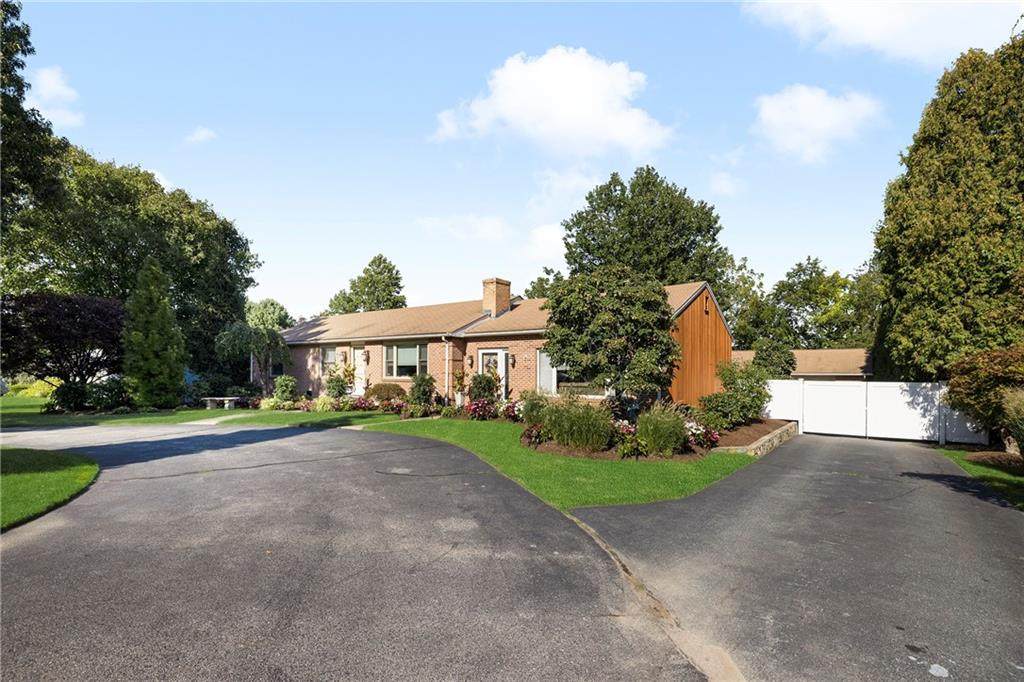 356 Comstock Parkway - Photo 1