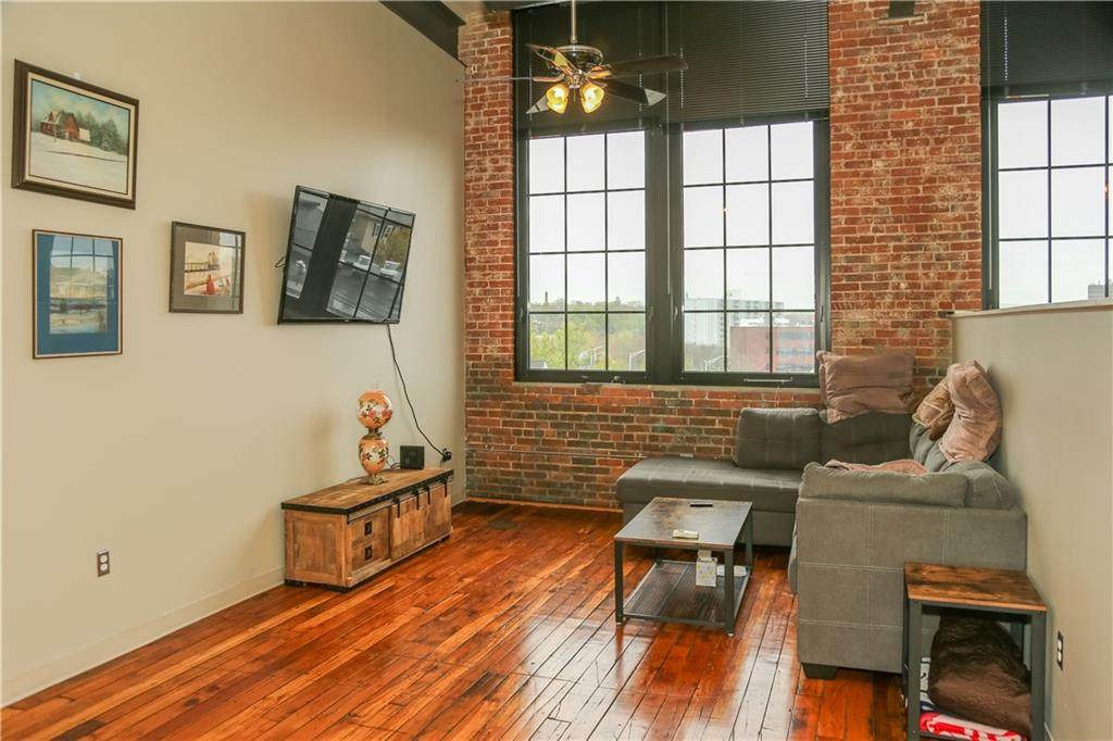 685 Social Street - Photo 1