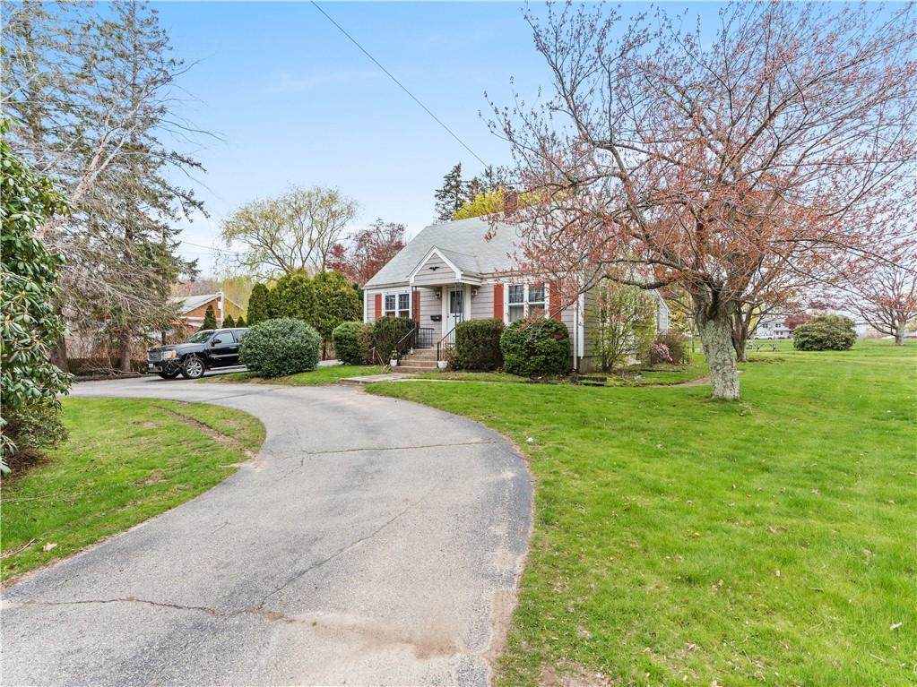 140 Cowesett Avenue - Photo 1