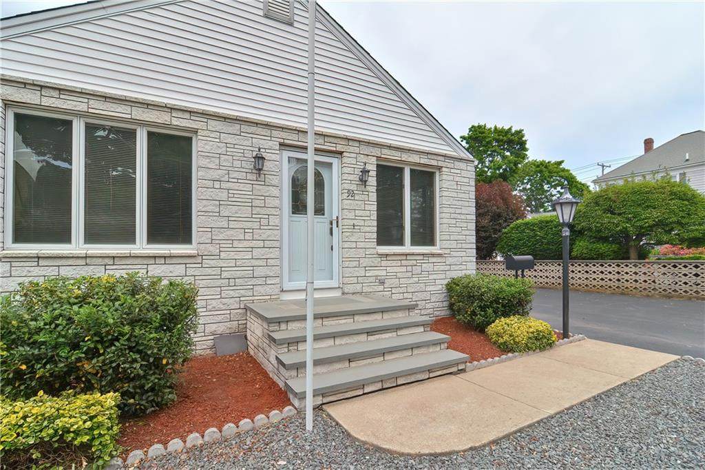 92 Hazelwood Avenue - Photo 1