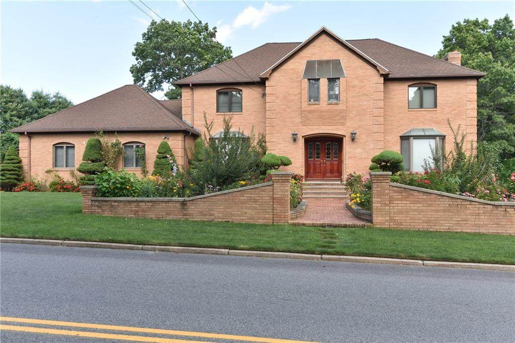 520 Comstock Parkway - Photo 1