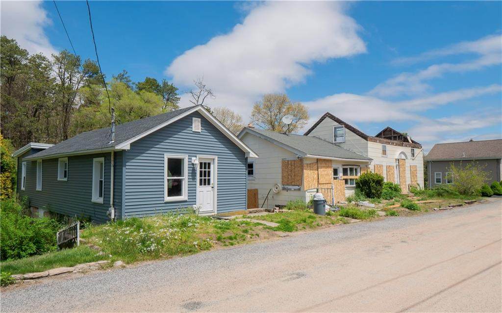 38 Railroad Avenue - Photo 1
