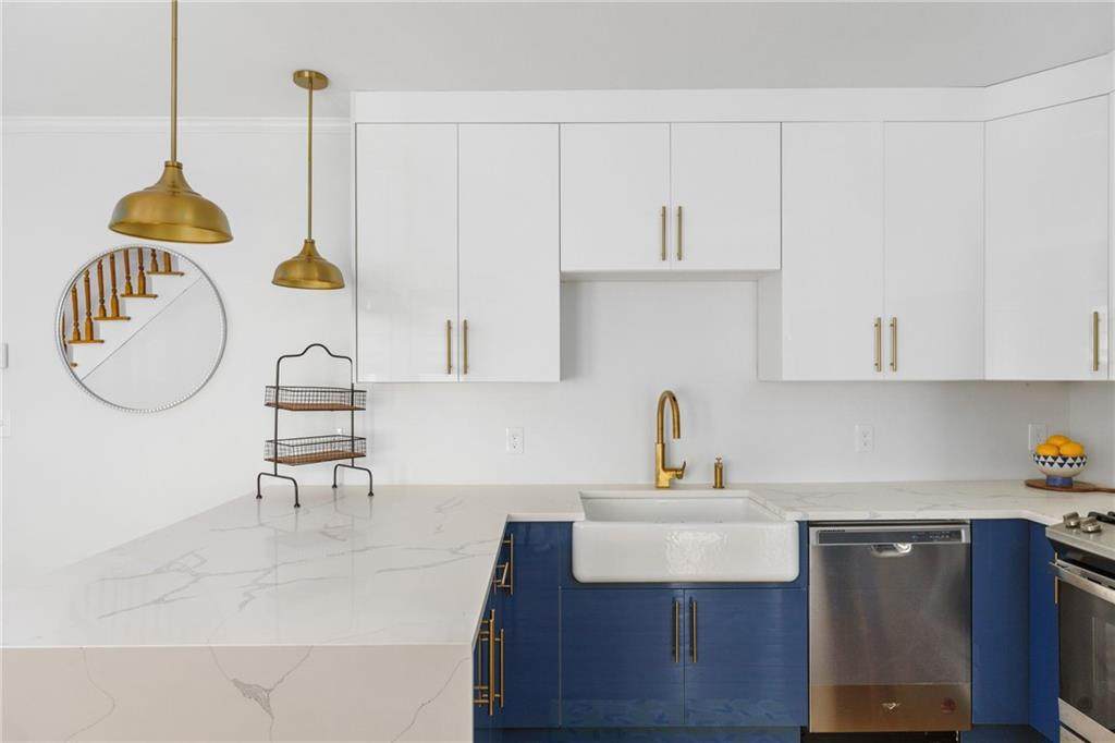 11 Sunshine Court - Photo 1