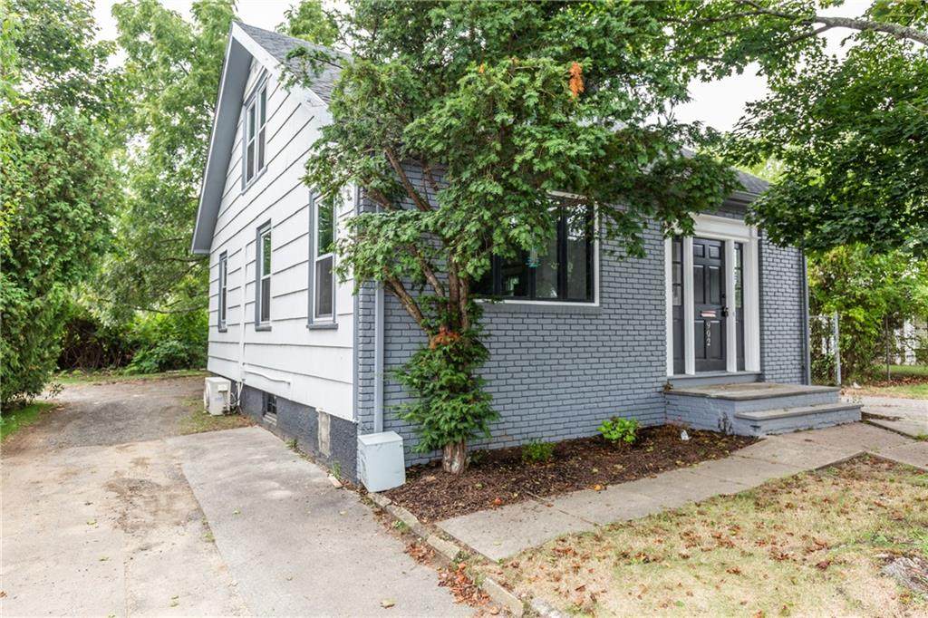 902 Main Avenue - Photo 1