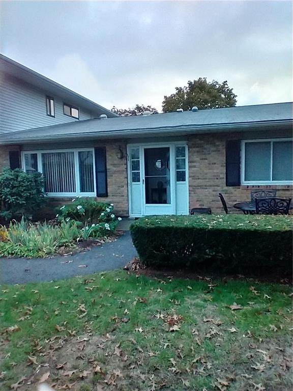 42 Fox Ridge Crescent - Photo 1