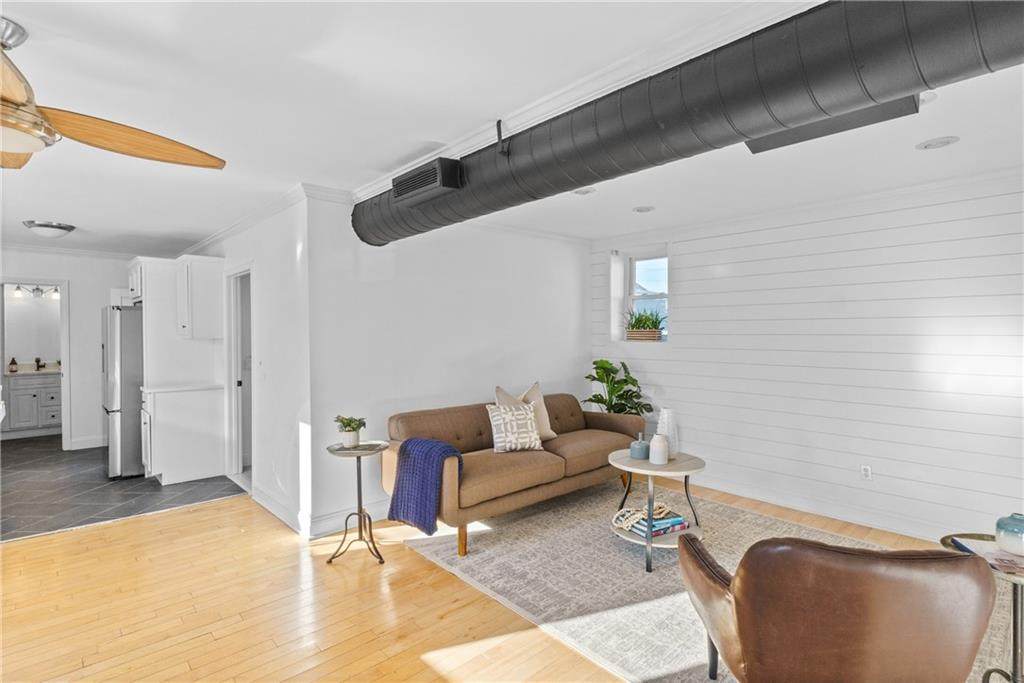 526 Thames Street - Photo 1