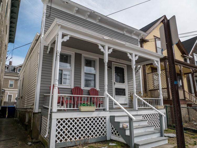 670 Thames Street - Photo 1
