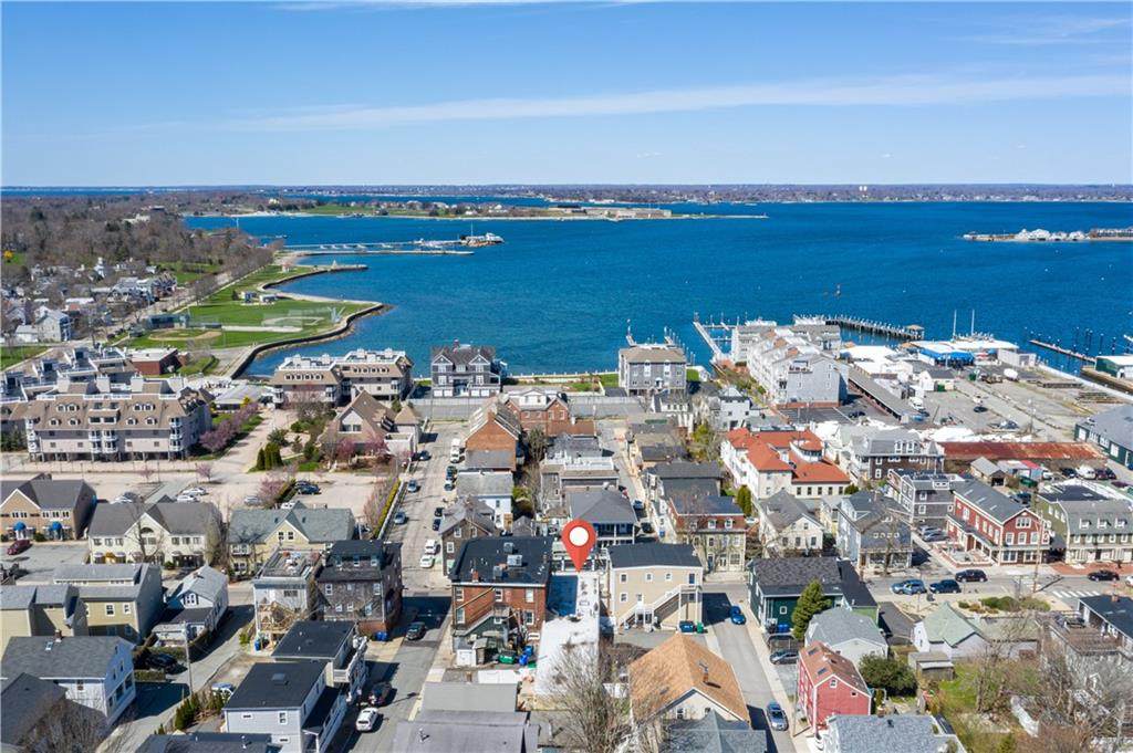 526 Thames Street - Photo 1