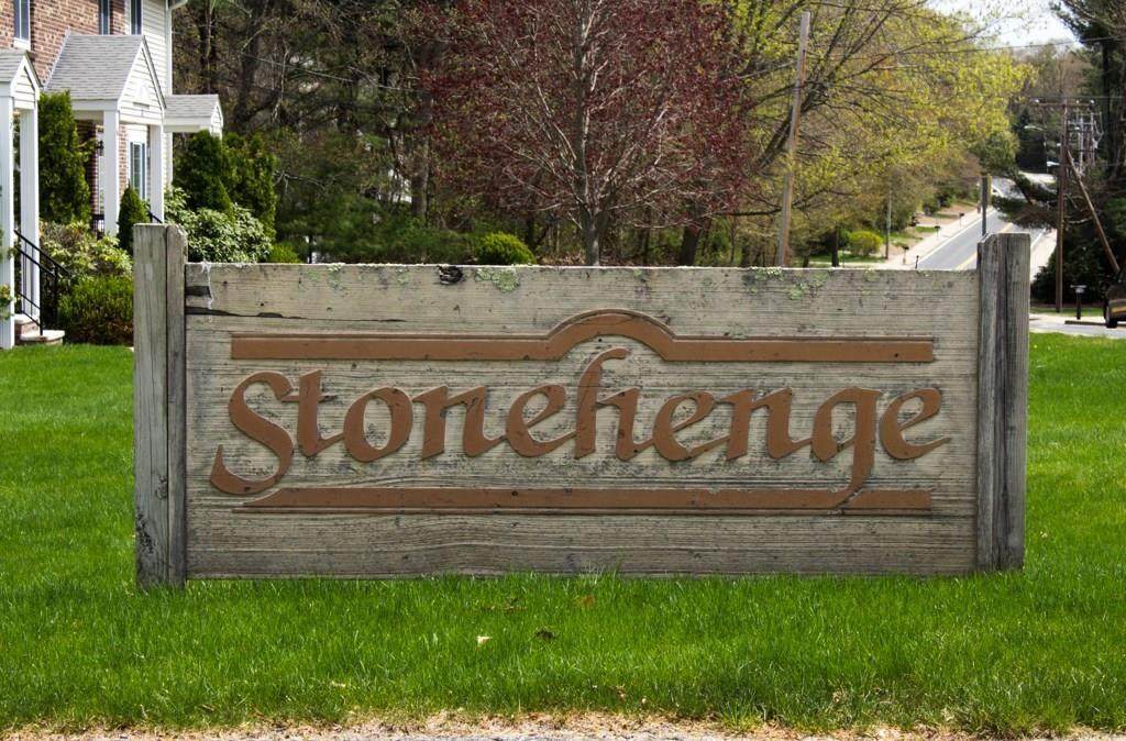 12 Stonehenge Drive - Photo 1