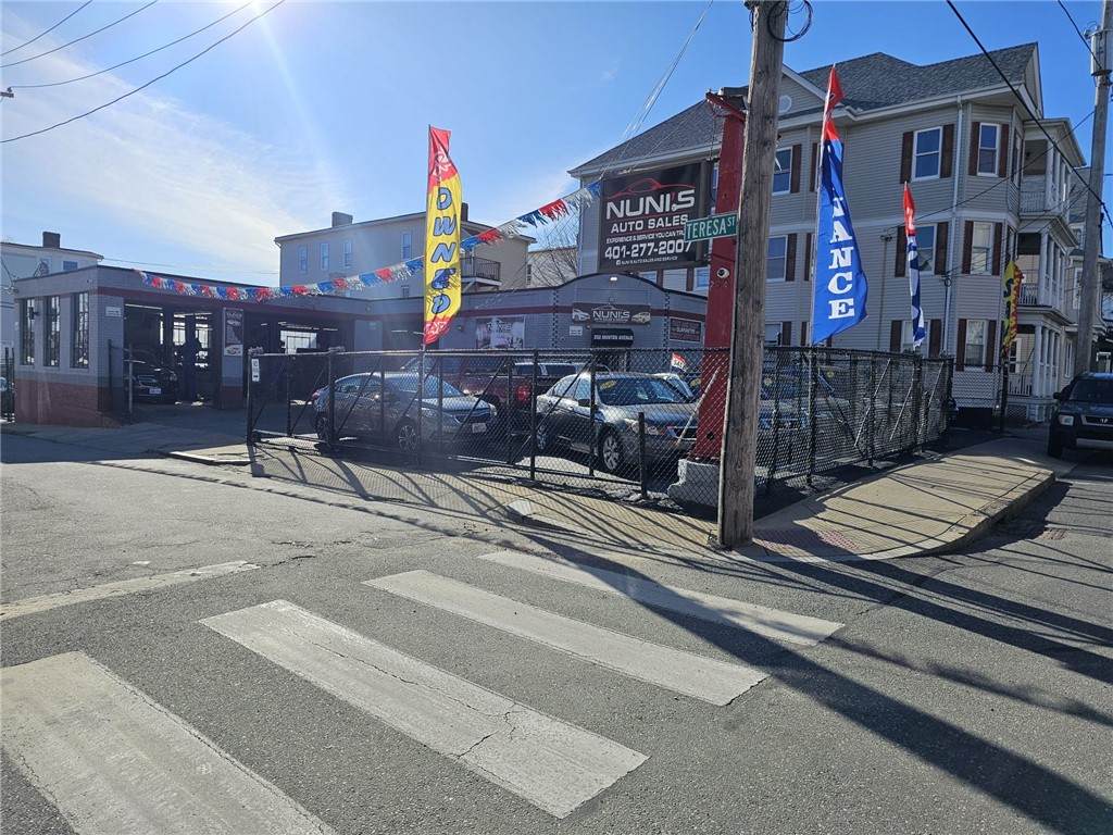 252 Manton Avenue - Photo 1
