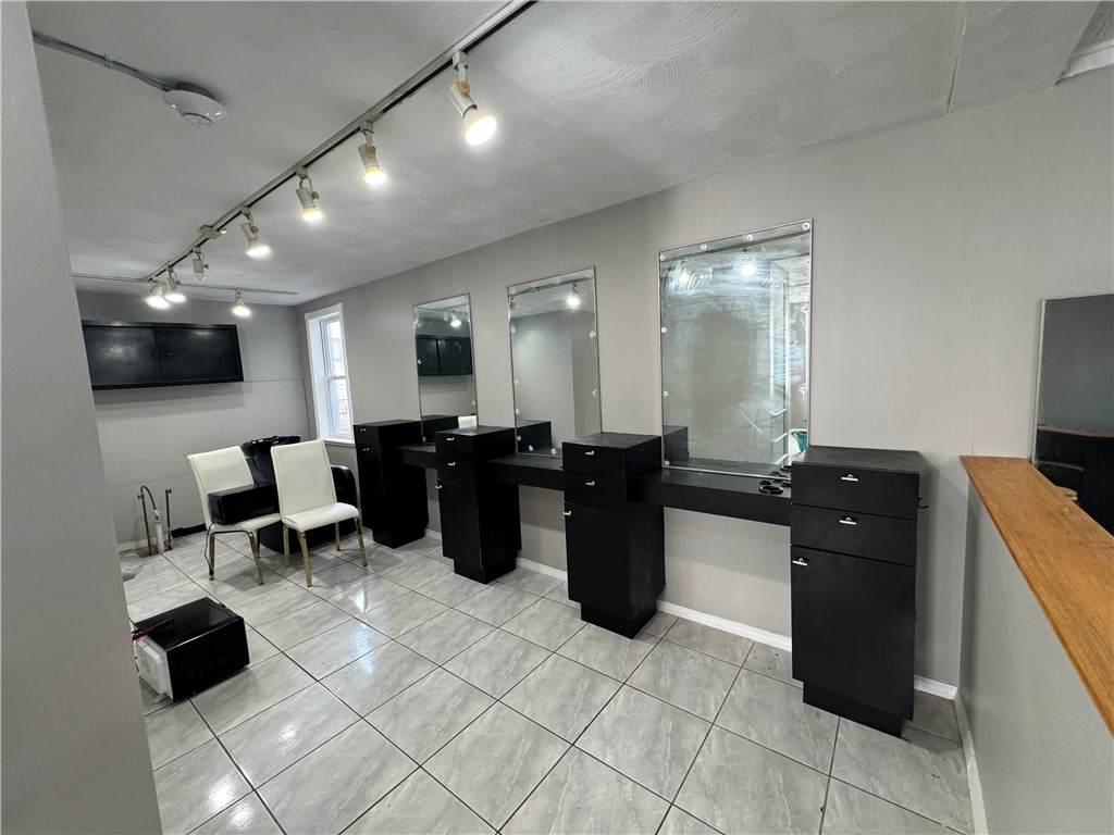 195 Dean Street - Photo 1