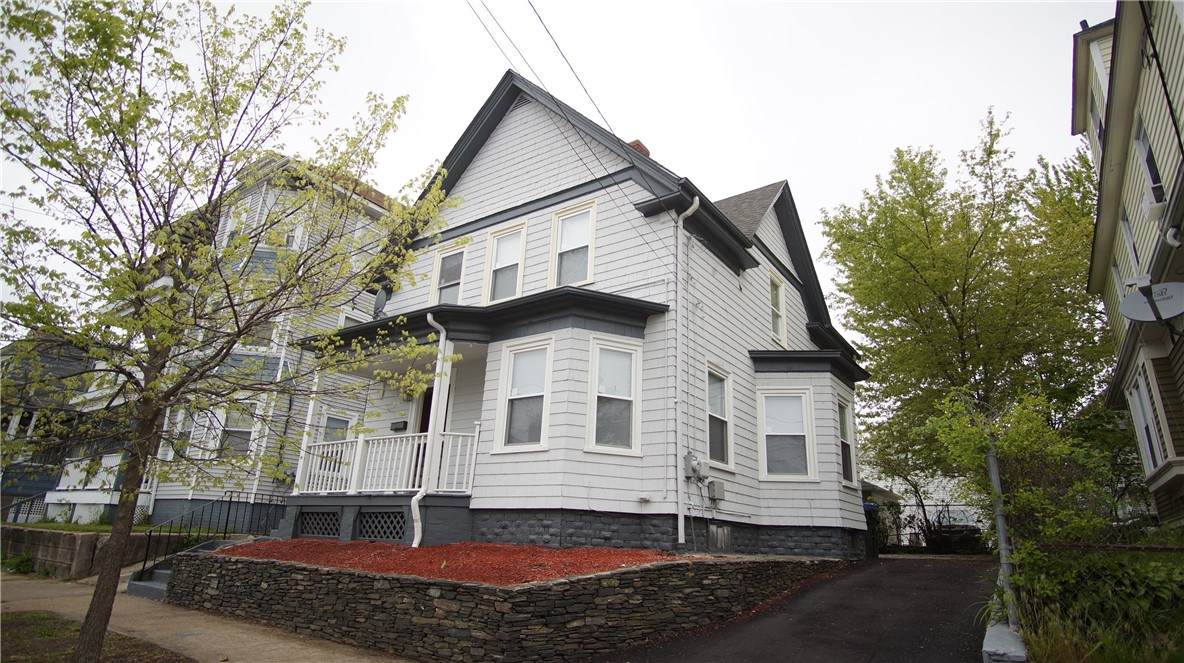 217 Vermont Avenue - Photo 1