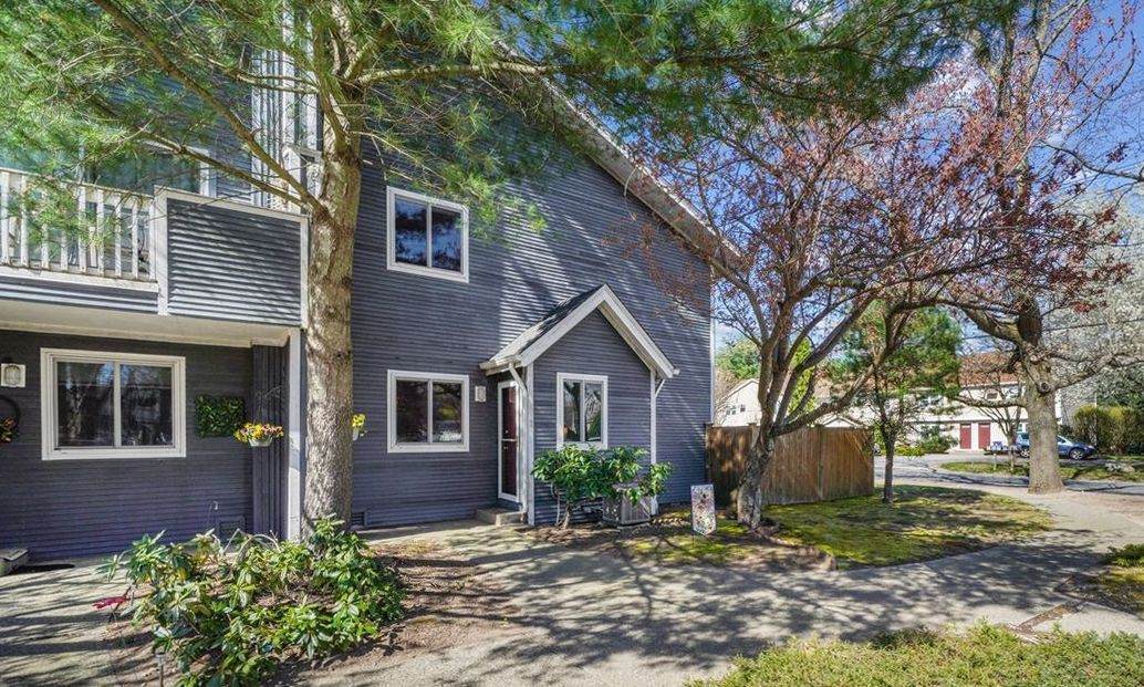 24 Magnolia Street - Photo 1
