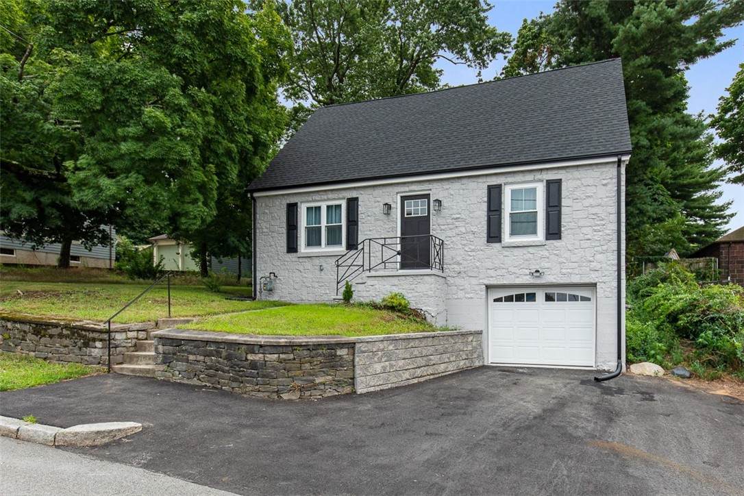 162 Colonial Road - Photo 1