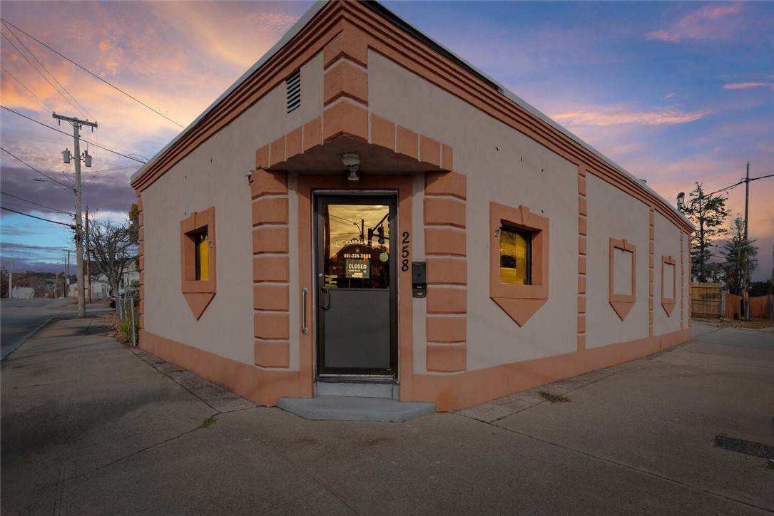 258 Kenyon Avenue - Photo 1