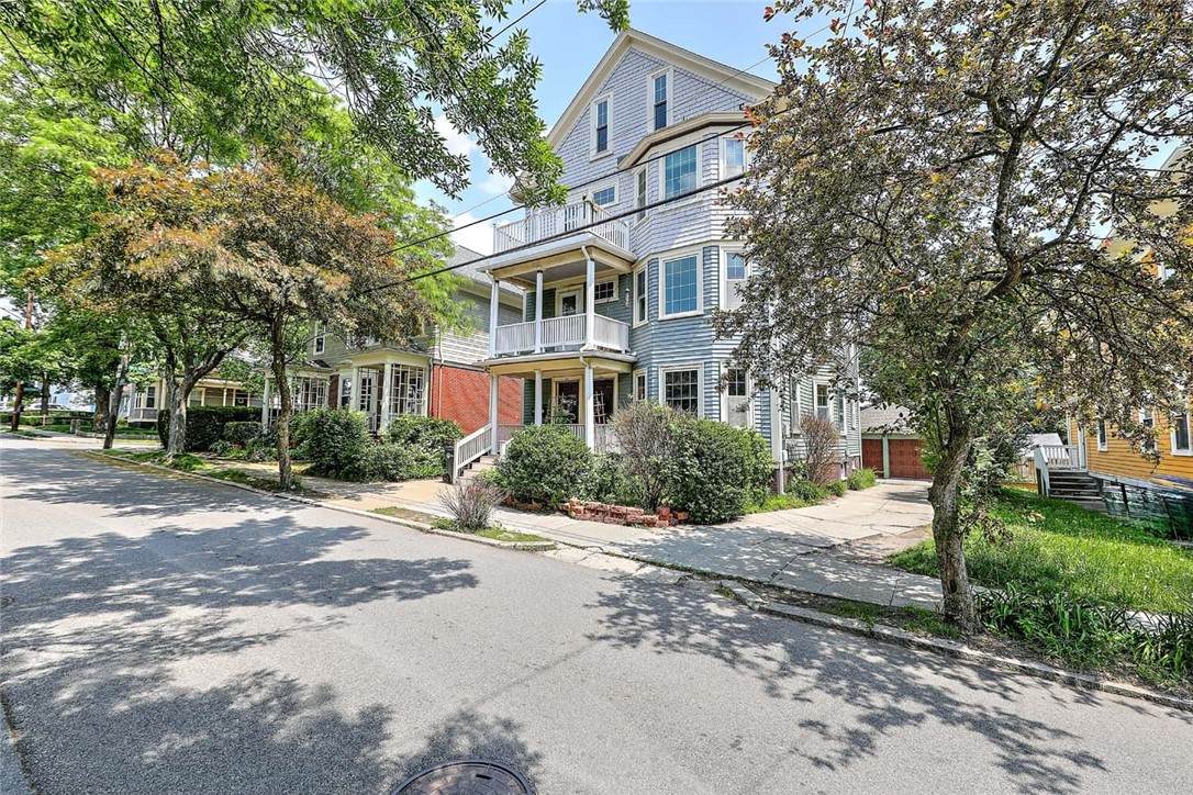 453 Morris Avenue - Photo 1