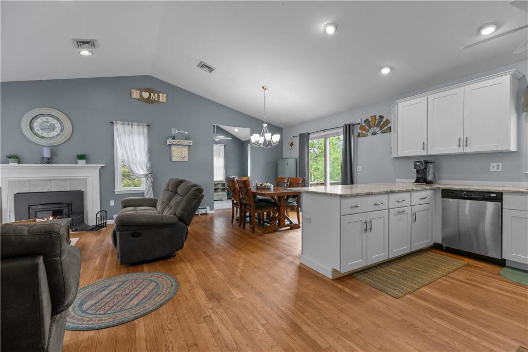 https://bt-photos.global.ssl.fastly.net/rhodeisland/orig_boomver_1_1384085-2.jpg
