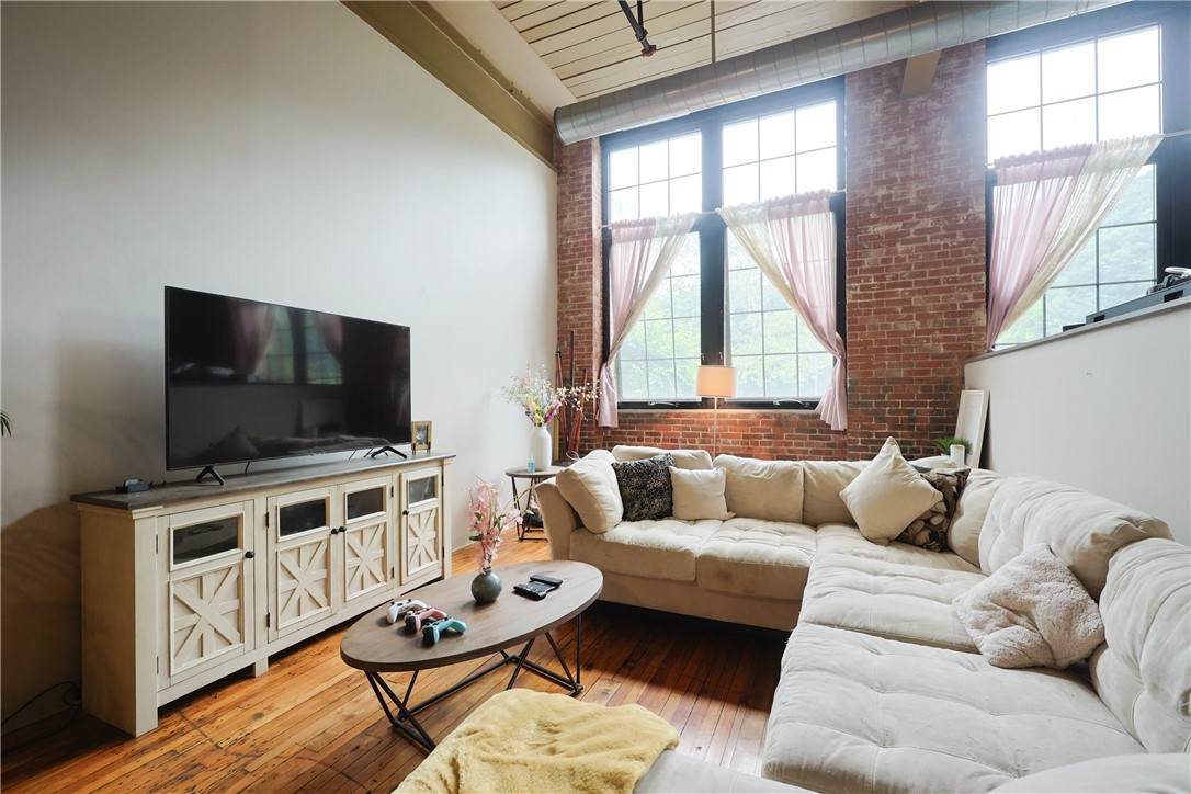 685 Social Street - Photo 1