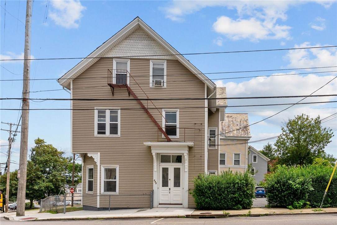 230 Pawtucket Avenue - Photo 1