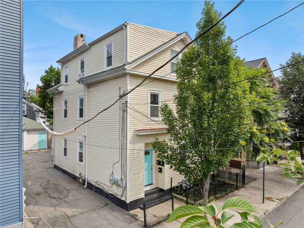211 Carpenter Street - Photo 1