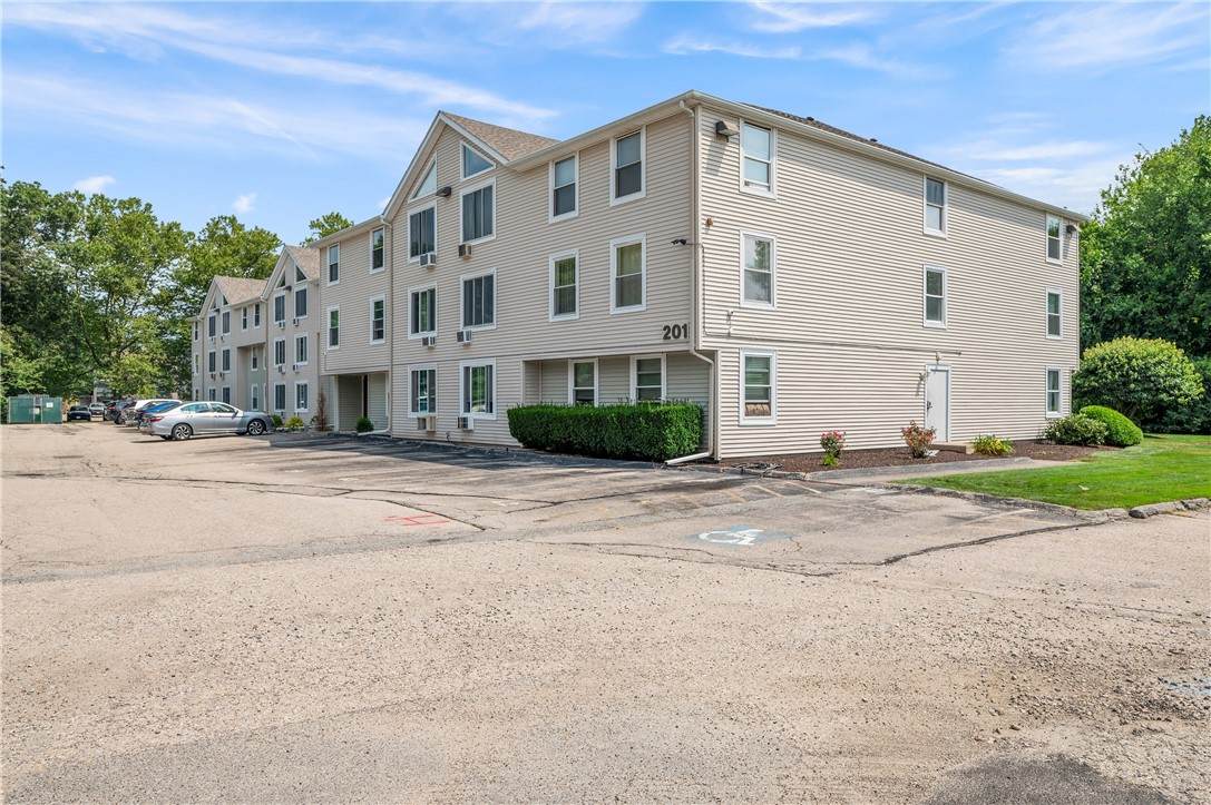 201 Woodlawn Avenue - Photo 1