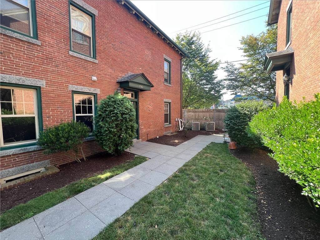 1742 Lonsdale Avenue - Photo 1