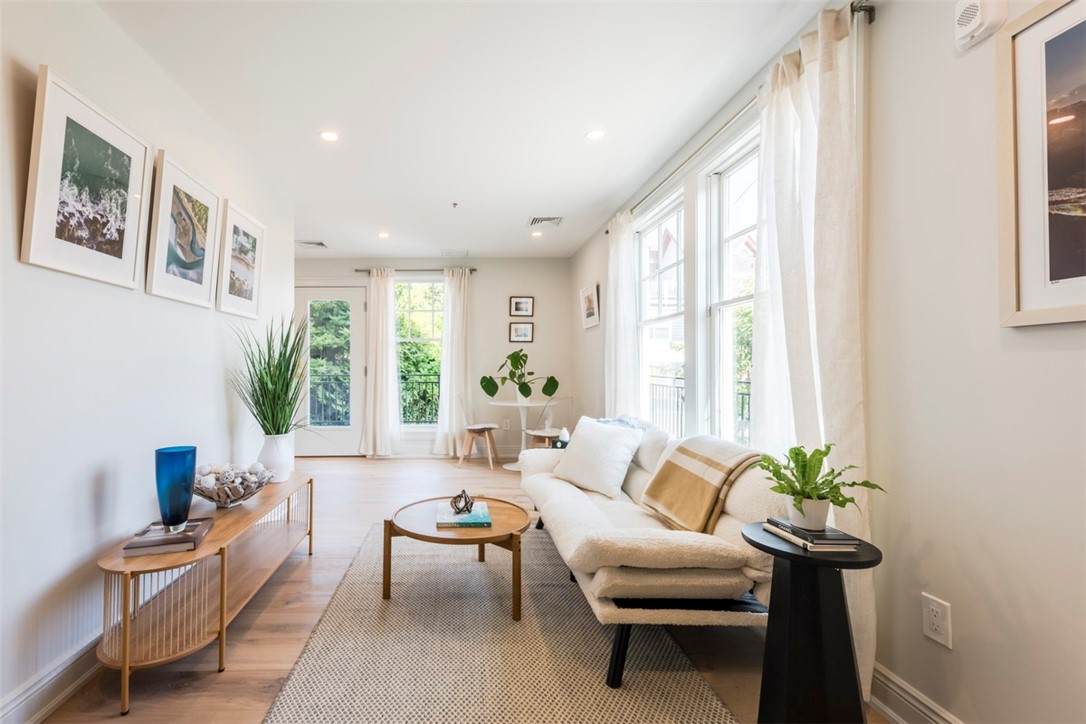 10 Brown & Howard - Photo 1