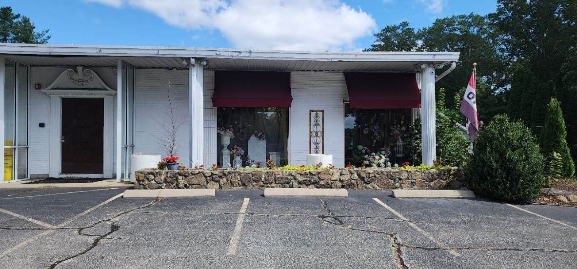 2555 Hartford Avenue - Photo 1