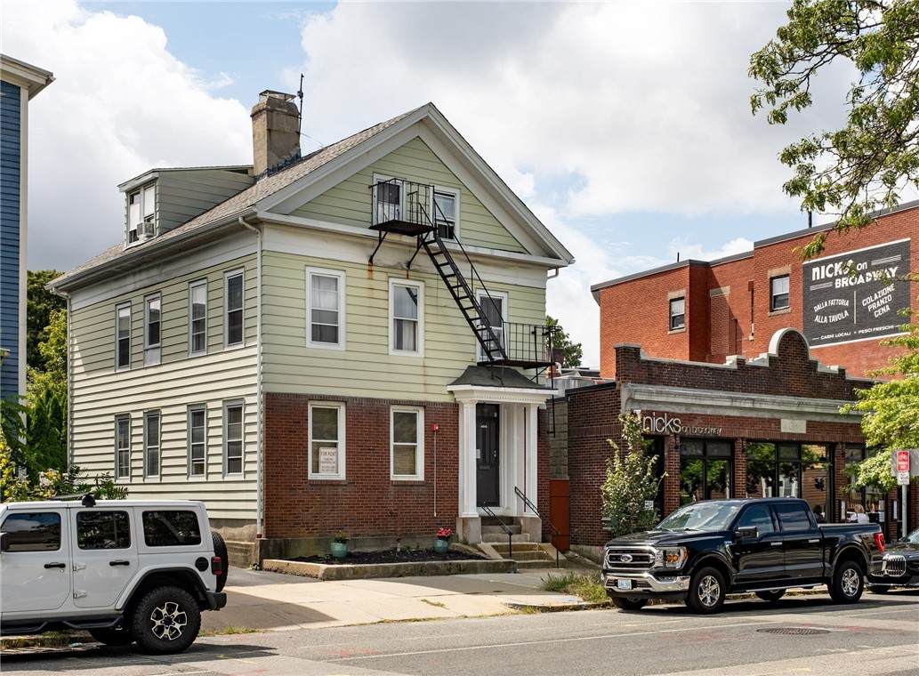 498 Broadway Avenue - Photo 1