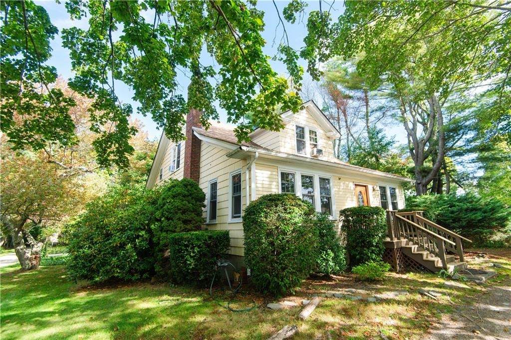 556 East Main Road - Photo 1