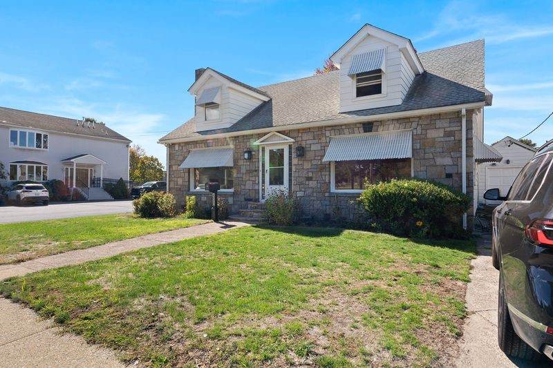 400 Newport Avenue - Photo 1