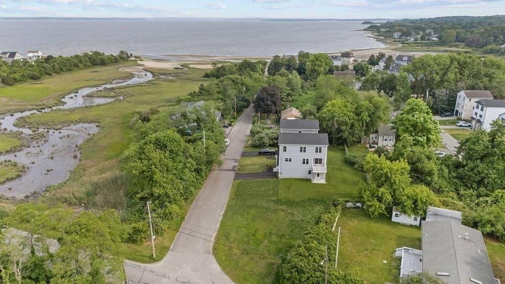 15 Spadina Avenue - Photo 1