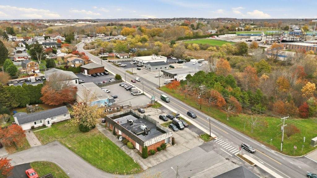 1120 Aquidneck Avenue - Photo 1