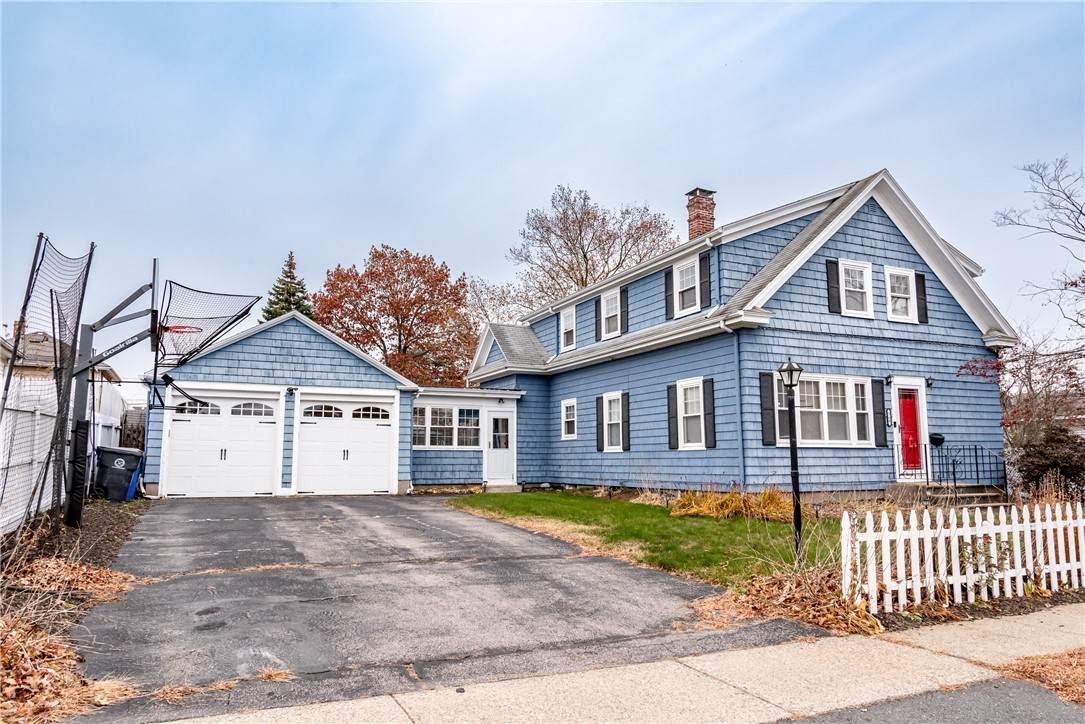 260 Grosvenor Avenue - Photo 1