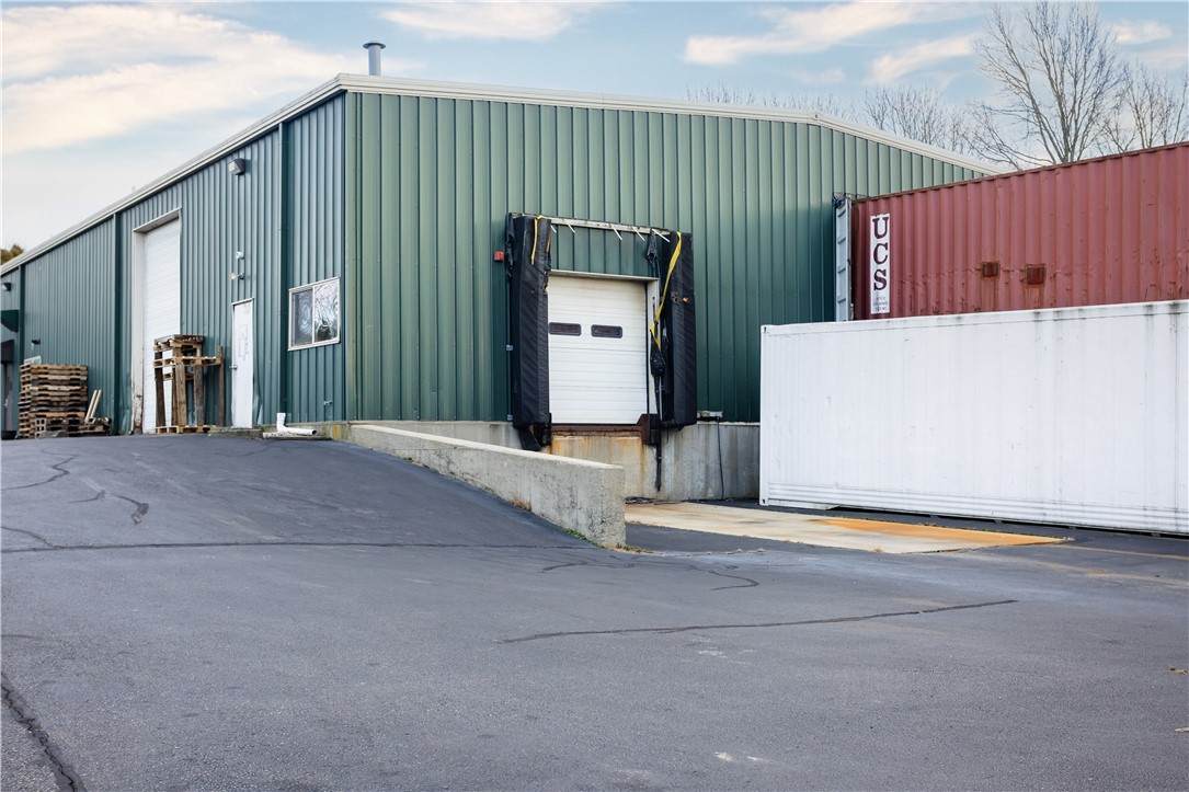 1079 Aquidneck Avenue - Photo 1