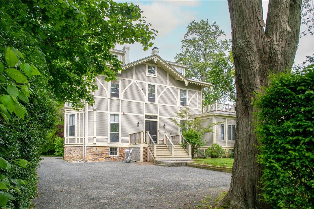 4 Red Cross Avenue - Photo 1