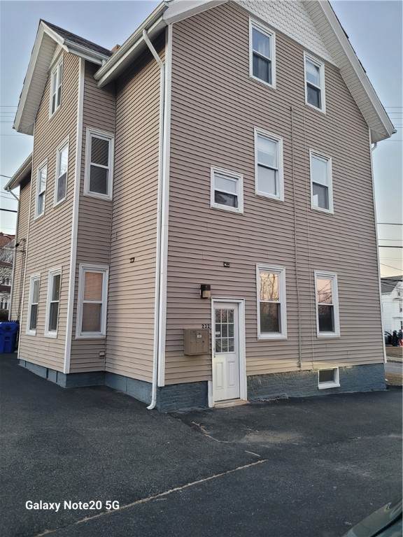 230 Pawtucket Avenue - Photo 1