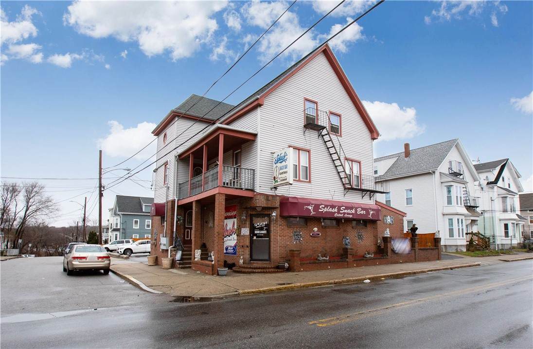 546 Lonsdale Avenue - Photo 1