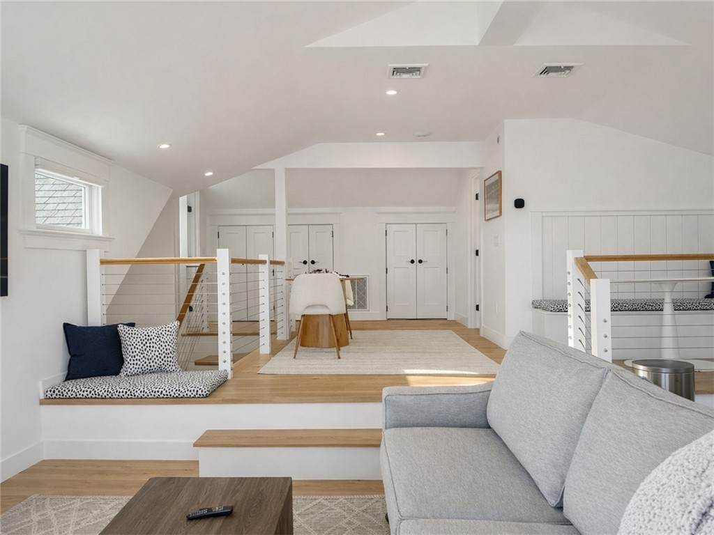 193 Seaconnet Boulevard - Photo 1