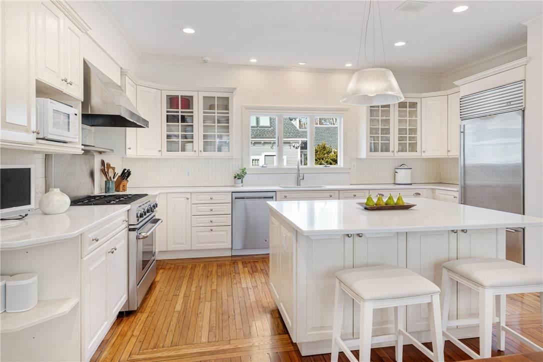 100 Coggeshall Avenue - Photo 1