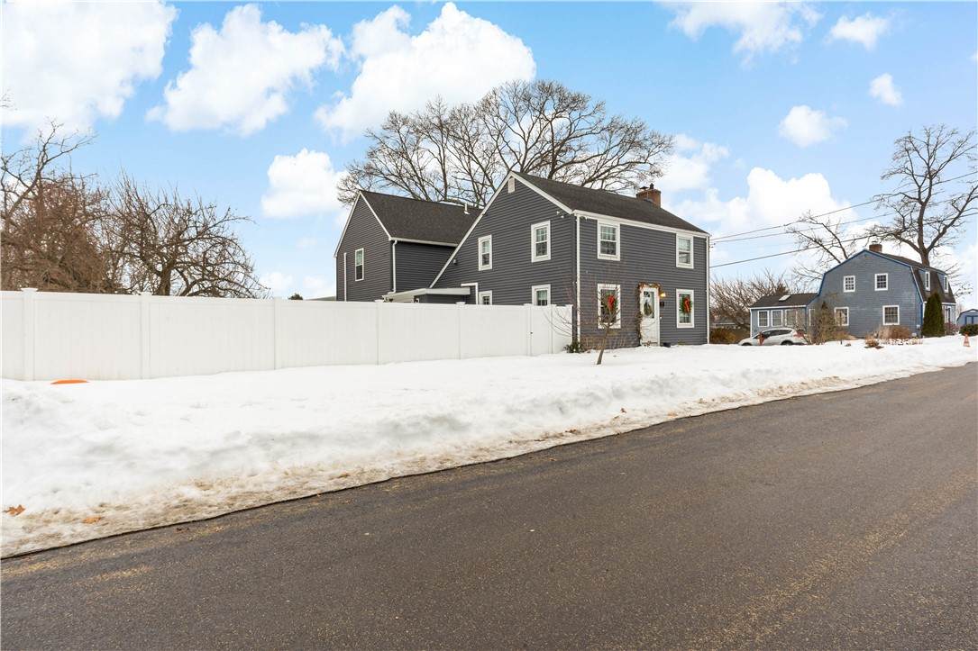 48 Rowe Avenue - Photo 1