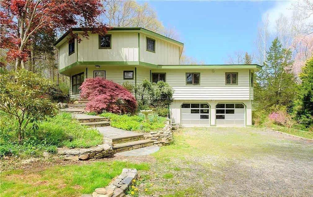25 Coachman Pike - Photo 1