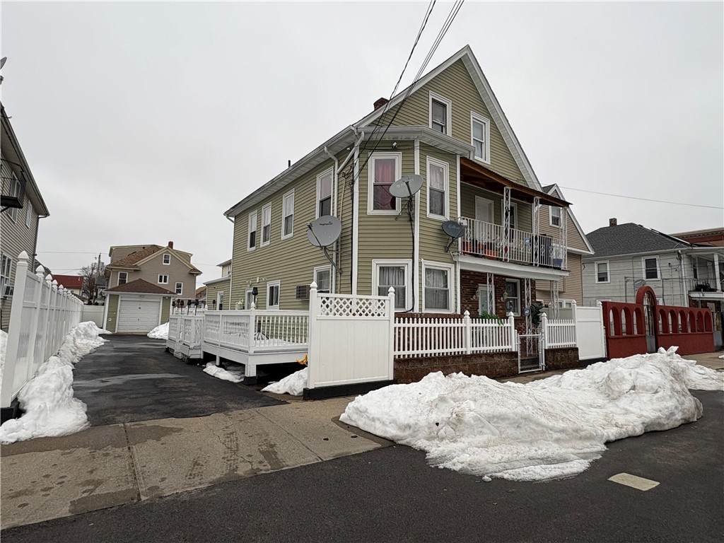 193 Clarence Street - Photo 1