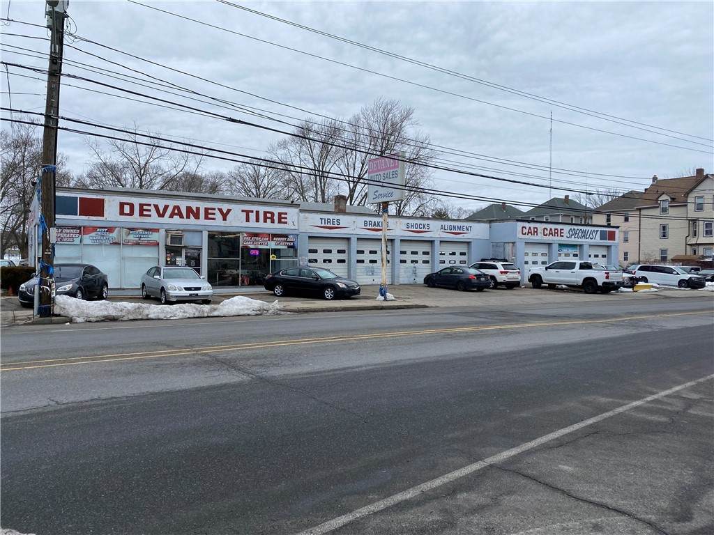 741 N Broadway - Photo 1