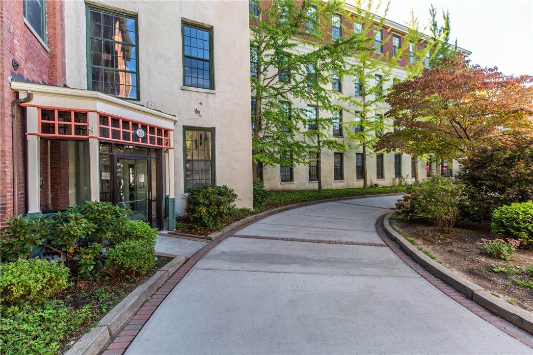 15 Higgins Street - Photo 1