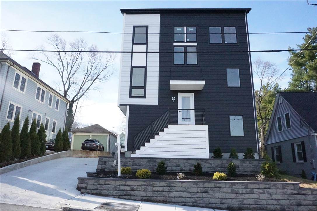 152 Colonial Road - Photo 1
