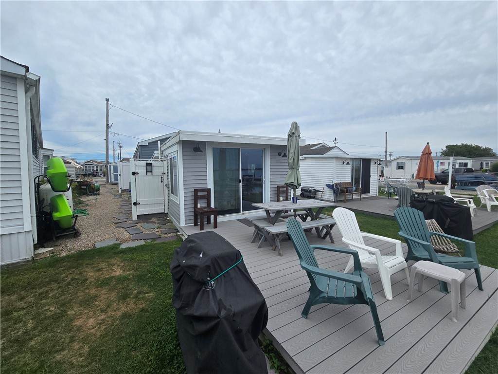 689 Succotash Road - Photo 1