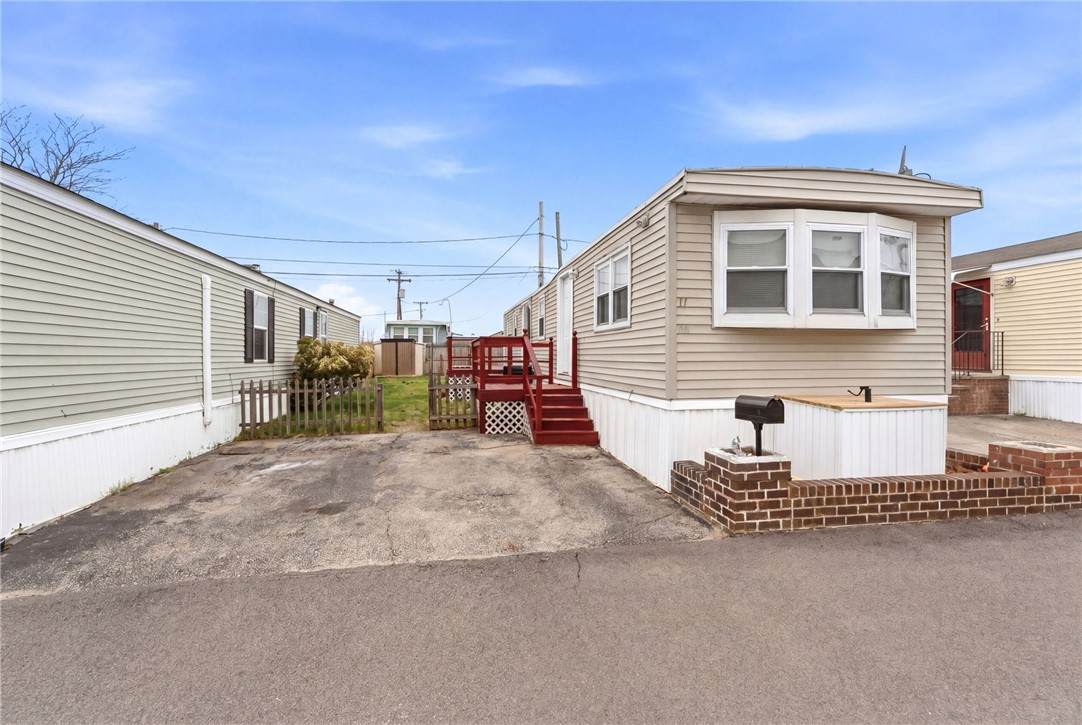11 East Drive - Photo 1