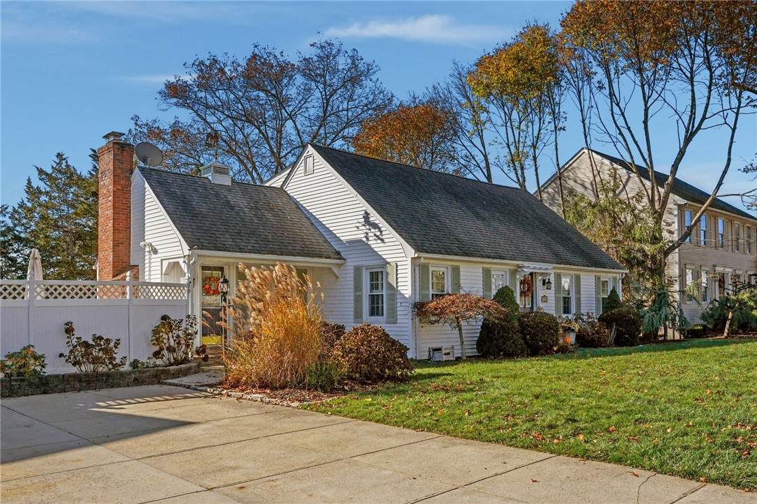 38 Angela Avenue - Photo 1